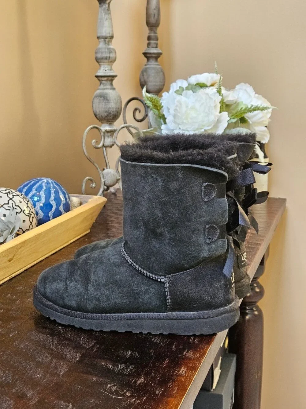 UGG Youth/Women's Bailey Bow II Boots, Black, Sz 4